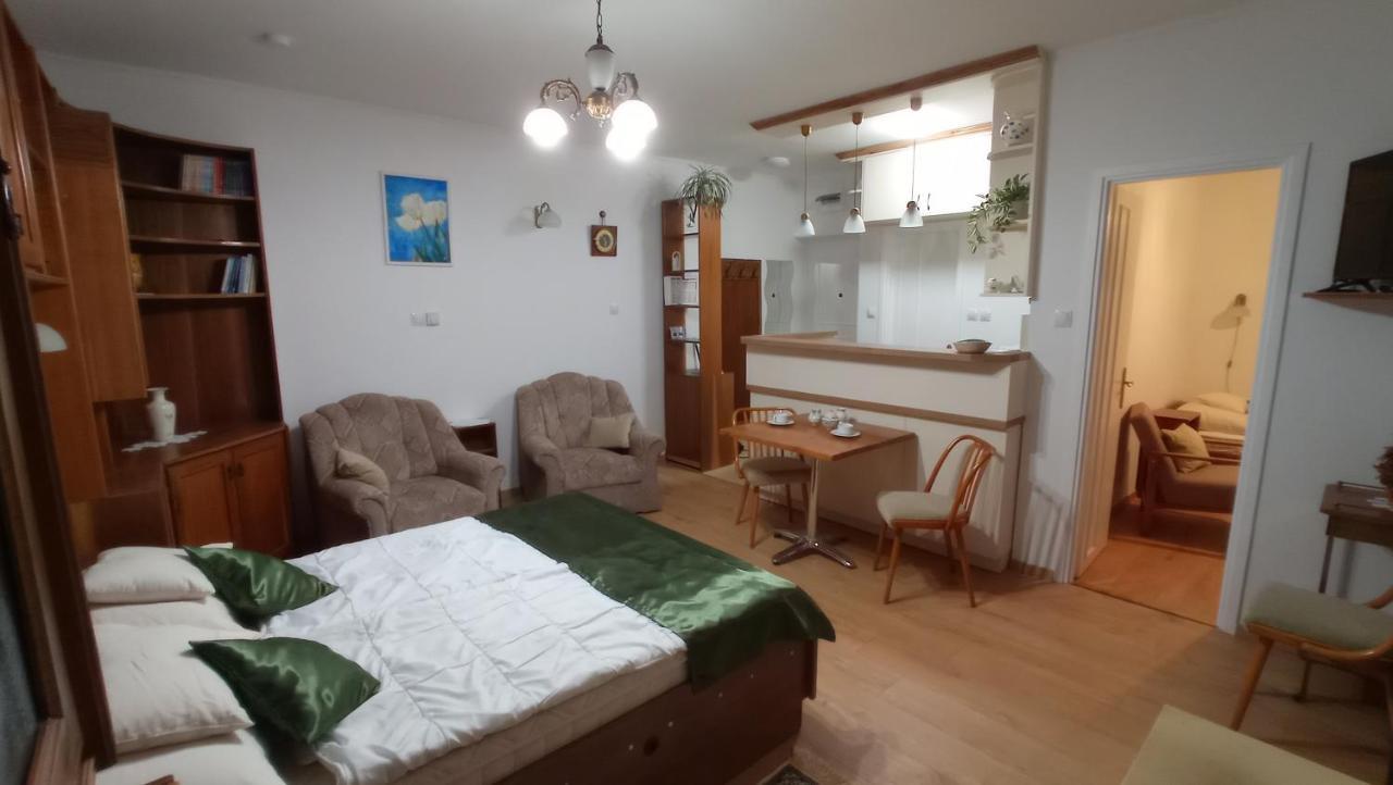 Appartement Londira Apartman Hévíz Extérieur photo